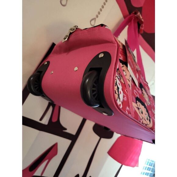 NWT 20" wheeled Betty Boop pink carry on - Picture 2 of 6